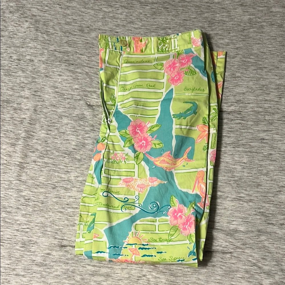 Lilly Pulitzer ‘Map to Miami’ ankle crop thin summer pants. In great condition!